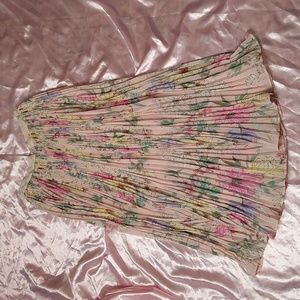 Super cute H&M  floral print maxi skirt🌸